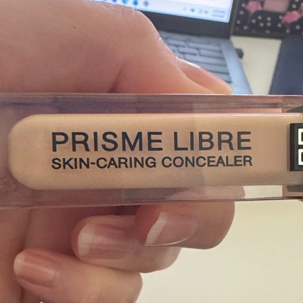 Givenchy Prisme Libre Skin-Caring Concealer - W245 NWT